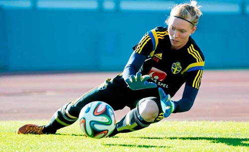 Hedvig Lindahl for two more years at Chelsea
