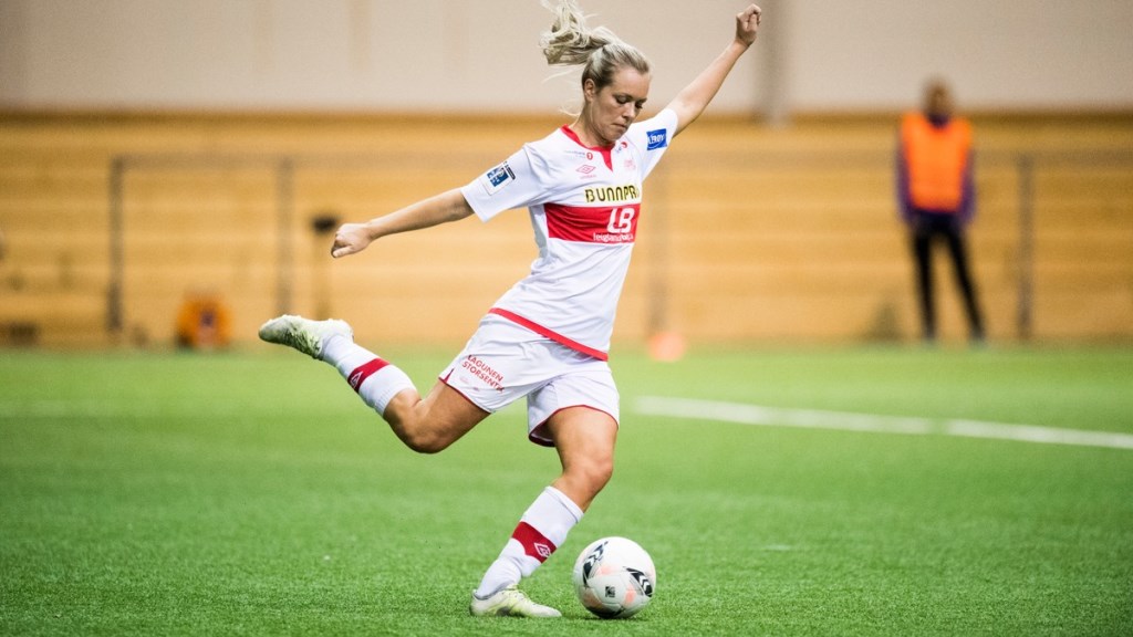 Deborah and Stine sign with Milan